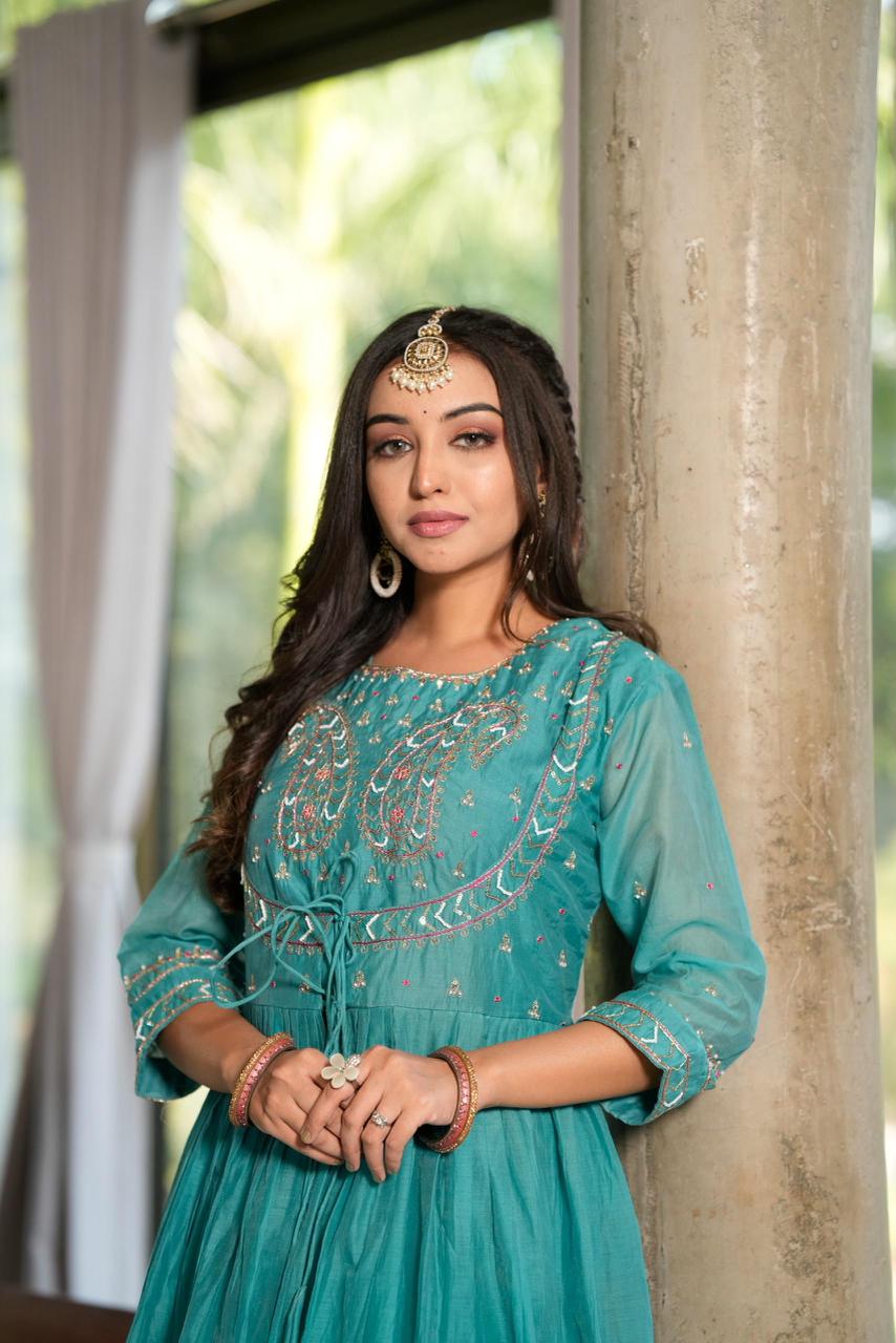 Beautiful mul chanderi full flair 3 piece dress with hand work&nbsp;